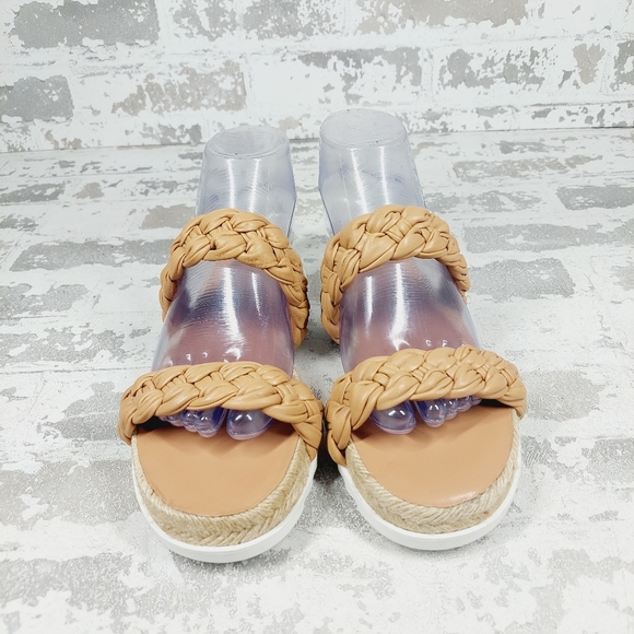 NEW Marc Fisher Jaimee Women's Tan Slip On Flat Summer Sandals D305 - Picture 3 of 12